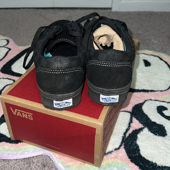 Vans - Picture 4 of 6